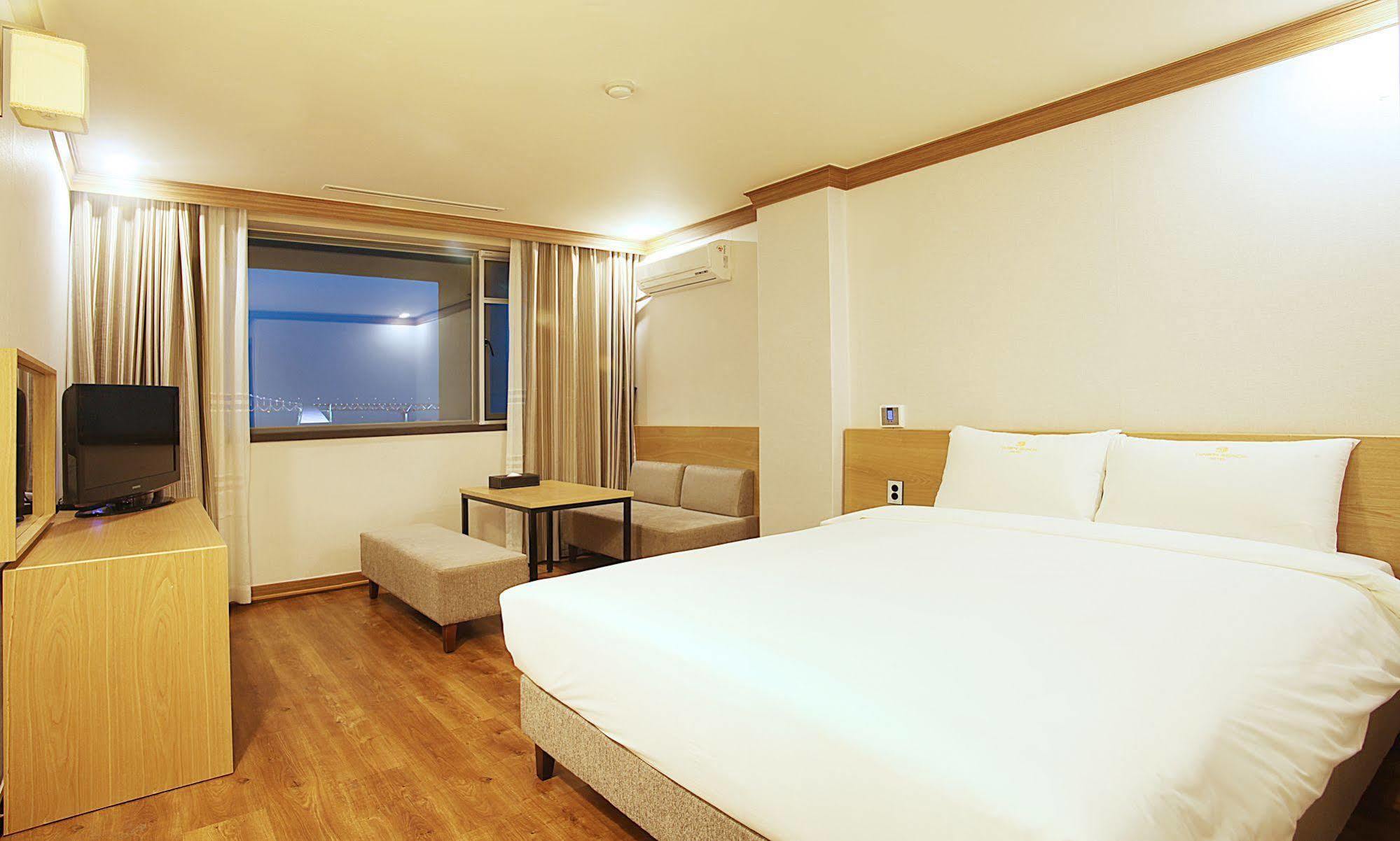 Dawn Beach Hotel Busan Bagian luar foto