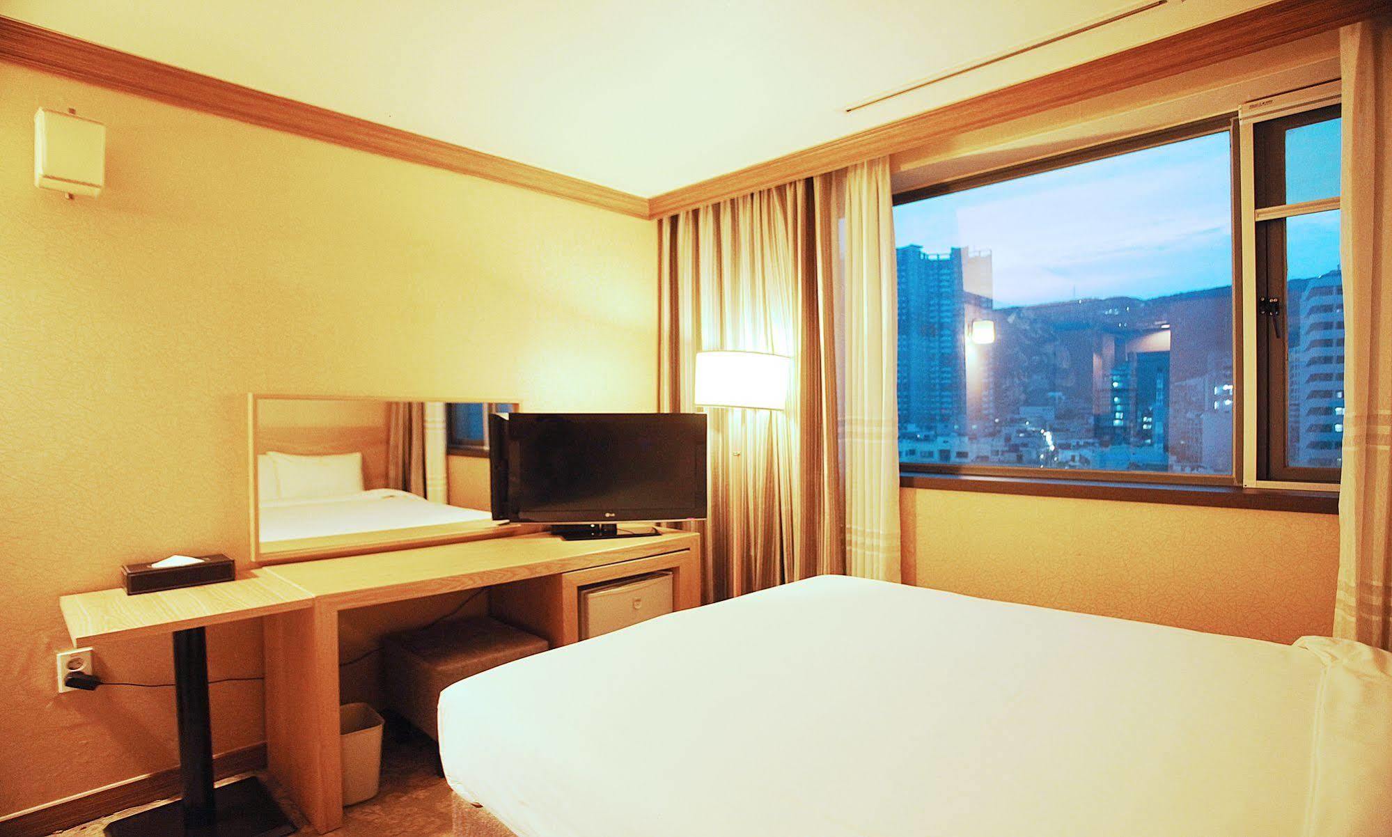 Dawn Beach Hotel Busan Bagian luar foto