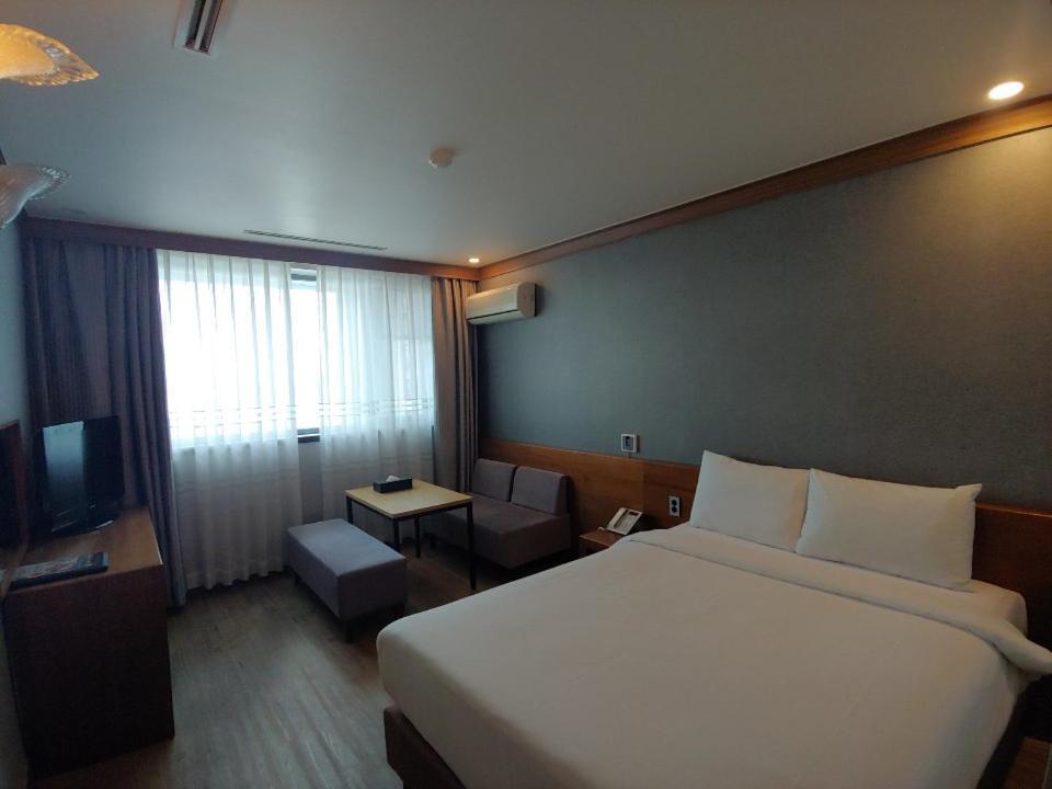 Dawn Beach Hotel Busan Bagian luar foto